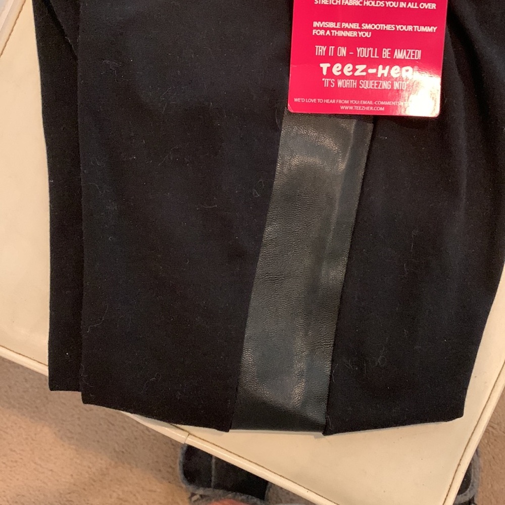 Size S NWT Black The Skinny Legging Stretch fabric 36” long